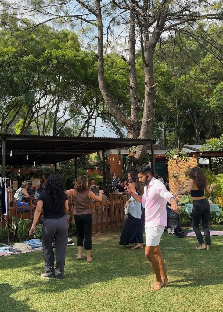 cafes antigua-guatemala garden cafe salsa