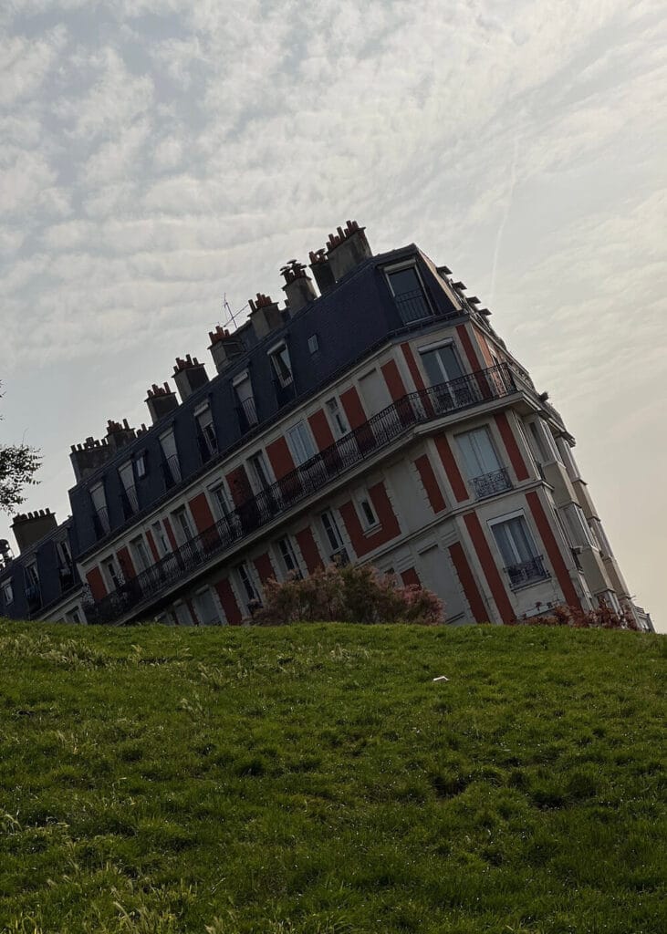montmartre sinking building