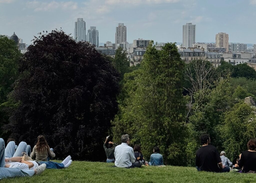 paris buttes chaumont local park