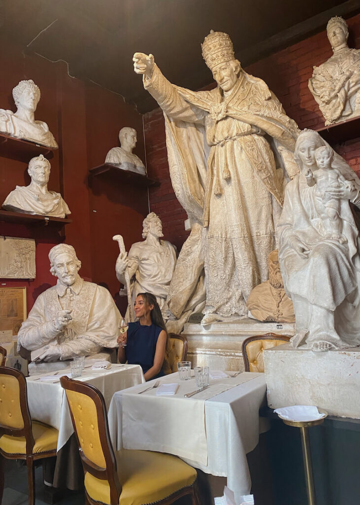 rome restaurant statues