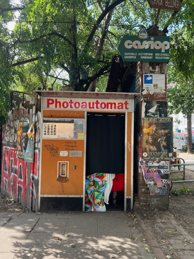 photoautomat berlin graffiti