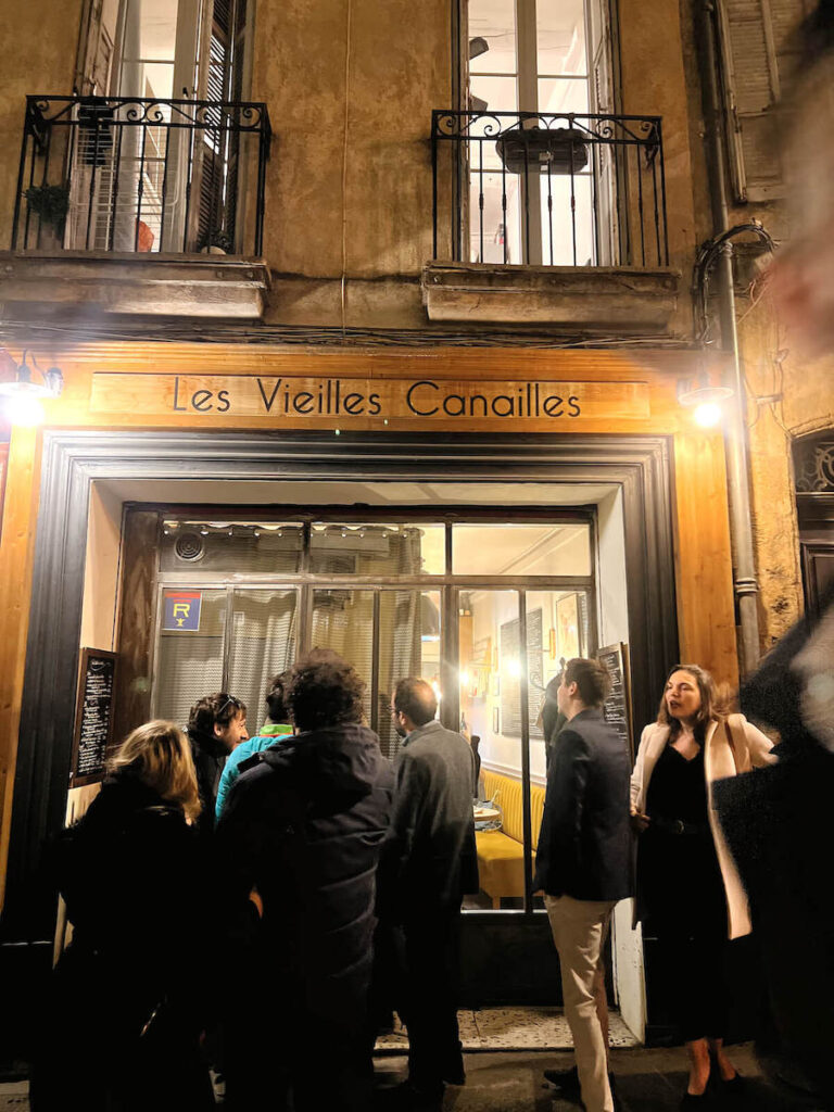 people waiting outside popular restaurant in Aix en Provence, France