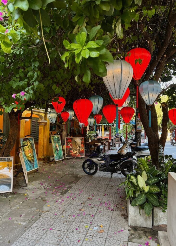 hoi an ancient town streets lanterns