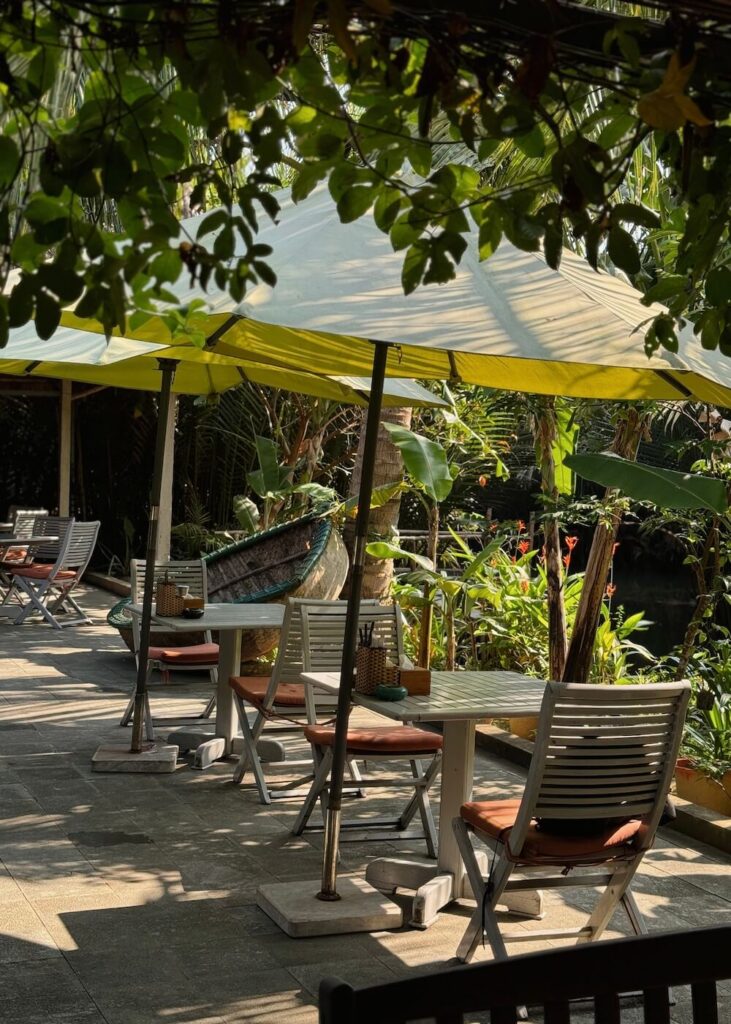 hoi an river boat basket cafe