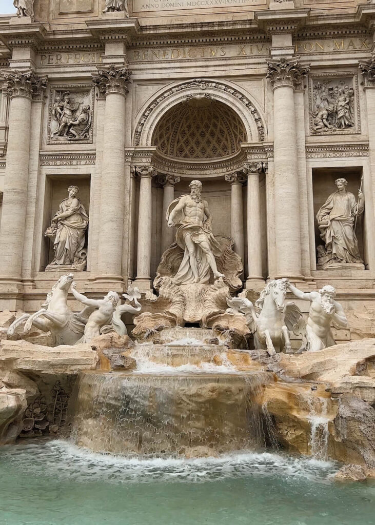 rome trevi fountain
