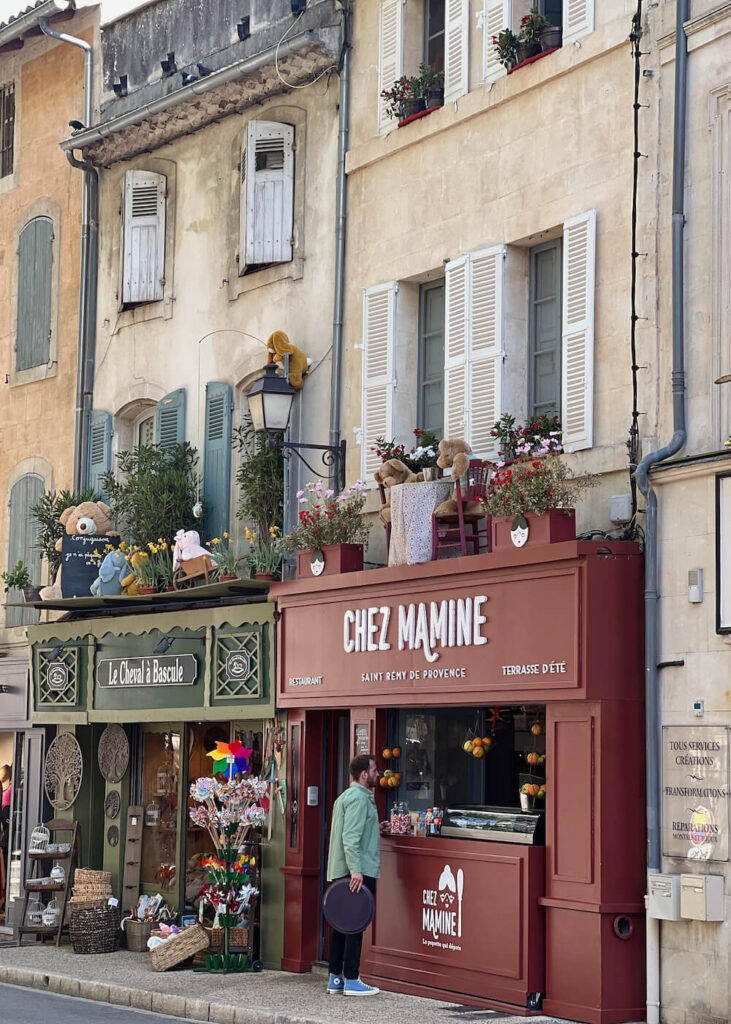 cute storefront saint-remy de provence